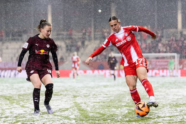 GOOGLE PIXEL Womens Bundesliga FC Bayern Munich RB Leipzig 25 01 2026 duel Annabel Schasching RB Leipzig, 16 , Klara Bühl FC Bayern Munich, 17 GOOGLE PIXEL Womens Bundesliga, FC Bayern Munich RB Leipzig, Munich, FC Bayern Campus on 25 01 2026 DFB REGULATIONS PROHIBIT ANY USE OF PHOTOGRAPHS AS IMAGE SEQUENCES AND OR QUASI VIDEO Copyright: xBEAUTIFULxSPORTS Wunderlx