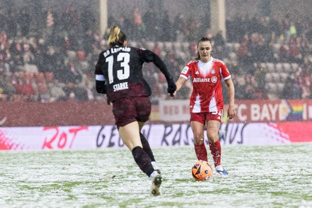GOOGLE PIXEL Womens Bundesliga FC Bayern Munich RB Leipzig 25 01 2026 duel Sandra Starke RB Leipzig, 13 , Georgia Stanway FC Bayern Munich, 31 GOOGLE PIXEL Womens Bundesliga, FC Bayern Munich RB Leipzig, Munich, FC Bayern Campus on 25 01 2026 DFB REGULATIONS PROHIBIT ANY USE OF PHOTOGRAPHS AS IMAGE SEQUENCES AND OR QUASI VIDEO Copyright: xBEAUTIFULxSPORTS Wunderlx