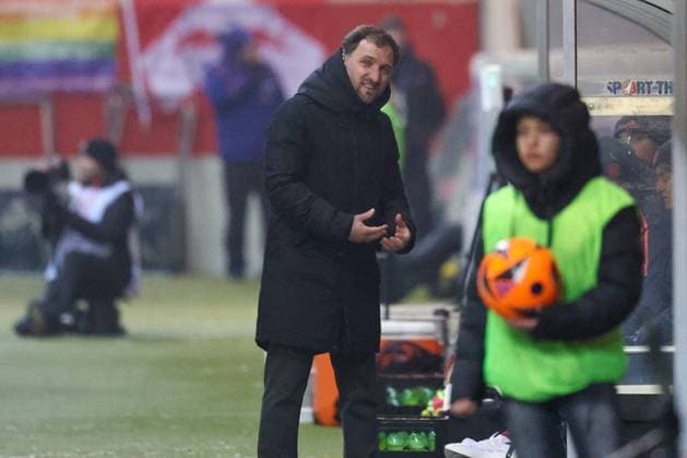 Head coach Jose Barcala FC Bayern Muenchen Women unhappy, gesticulates, FC Bayern Muenchen Women vs RB Leipzig Women, Football, Women, Google Pixel Bundesliga, Season 2025 2026, 15 Matchday, 25 01 2026 DFB regulations prohibit any use of photographs as image sequences and or quasi video Muenchen Bayern Germany Copyright: xkolbert-press MartinxAgüerax