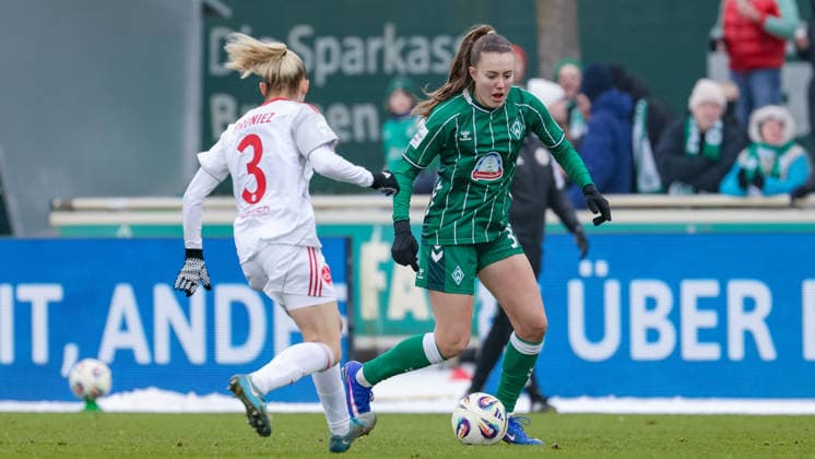 from left Fany Proniez 1 FC Nuremberg, 3 and Mara Alber SV Werder Bremen, 37 in a duel, dynamic, action, action, game scene, THE DFB REGULATIONS PROHIBIT ANY USE OF PHOTOGRAPHS AS IMAGE SEQUENCES AND OR QUASI VIDEO , 25 01 2026, , Football, Google Pixel Womens Bundesliga, SV Werder Bremen 1 FC Nürnberg xobx