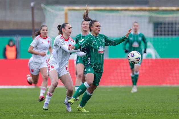 from left Lara Meroni 1 FC Nürnberg, 11 and Maja Sternad SV Werder Bremen, 11 in a duel, dynamic, action, action, game scene, THE DFB REGULATIONS PROHIBIT ANY USE OF PHOTOGRAPHS AS IMAGE SEQUENCES AND OR QUASI VIDEO , 25 01 2026, , Football, Google Pixel Womens Bundesliga, SV Werder Bremen 1 FC Nürnberg xobx