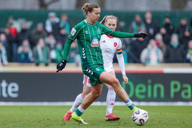 from left Larissa Mühlhaus SV Werder Bremen, 7 and Luisa Guttenberger 1 FC Nürnberg, 4 in a duel, dynamic, action, action, game scene, THE DFB REGULATIONS PROHIBIT ANY USE OF PHOTOGRAPHS AS IMAGE SEQUENCES AND OR QUASI VIDEO , 25 01 2026, , Football, Google Pixel Womens Bundesliga, SV Werder Bremen 1 FC Nürnberg xobx