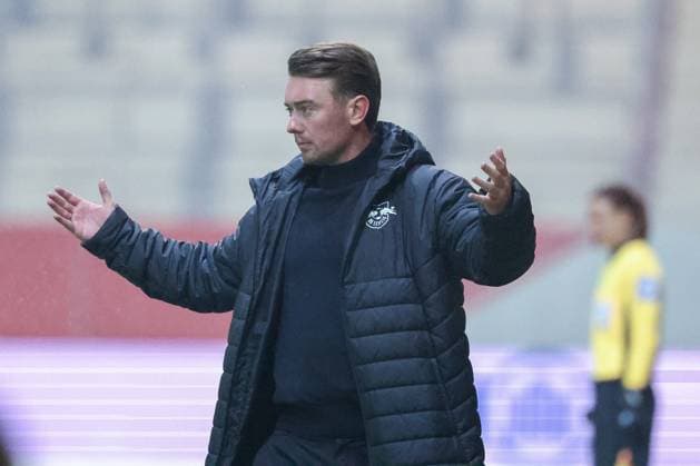 Head coach Jonas Stephan RB Leipzig Women gestures, gives instructions to the team, FC Bayern Muenchen Women vs RB Leipzig Women, Football, Women, Google Pixel Bundesliga, Season 2025 2026, 15 Matchday, 25 01 2026 DFB regulations prohibit any use of photographs as image sequences and or quasi video Muenchen Bayern Germany Copyright: xkolbert-press MartinxAgüerax