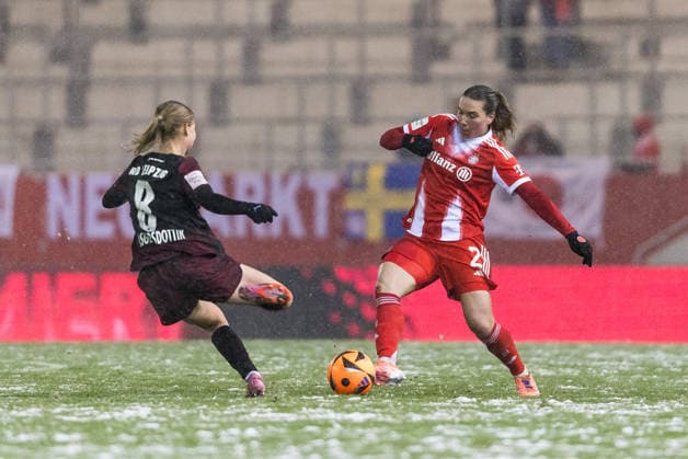 GOOGLE PIXEL Womens Bundesliga FC Bayern Munich RB Leipzig 25 01 2026 duel Emilia Asgeirsdottir RB Leipzig, 8 , Vanessa Gilles FC Bayern Munich, 2 GOOGLE PIXEL Womens Bundesliga, FC Bayern Munich RB Leipzig, Munich, FC Bayern Campus on 25 01 2026 DFB REGULATIONS PROHIBIT ANY USE OF PHOTOGRAPHS AS IMAGE SEQUENCES AND OR QUASI VIDEO Copyright: xBEAUTIFULxSPORTS Wunderlx