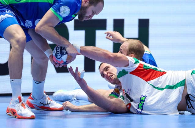 Slovenia v Hungary - MenÂ s EHF EURO 2026 MALMO, SWEDEN - JANUARY 25: Timotej Grmsek of Slovenia and Patrik Ligetvari of Hungary fights for ball during the Men s EHF Euro 2026 match between Slovenia and Hungary at Malmo Arena on January 25, 2026 in Malmo, Sweden.  SanjinxStrukic PIXSELL