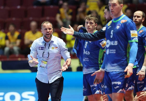 Slovenia v Hungary - MenÂ s EHF EURO 2026 MALMO, SWEDEN - JANUARY 25: SLovenian head coach Uros Zorman during the Men s EHF Euro 2026 match between Slovenia and Hungary at Malmo Arena on January 25, 2026 in Malmo, Sweden.  SanjinxStrukic PIXSELL