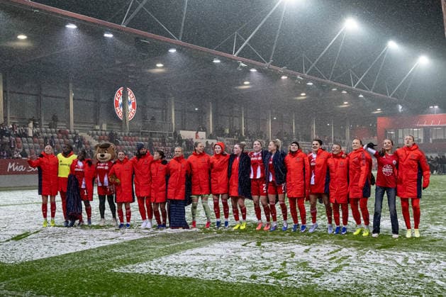 The Bayern players celebrate the victory in front of the fans GER, FC Bayern Muenchen Frauen vs RB Leipzig, Football, Google Pixel Frauen Bundesliga, 15 Spieltag, Saison 2025 2026, 25 01 2026 DFL DFB REGULATIONS PROHIBIT ANY USE OF PHOTOGRAPHS as IMAGE SEQUENCES and or QUASI VIDEO GER, FC Bayern Muenchen Frauen vs RB Leipzig, Football, Google Pixel Frauen Bundesliga, 15 Spieltag, Saison 2025 2026, 25 01 2026 Muenchen Copyright: xEibner-Pressefoto HeikexFeinerx EP_HFR