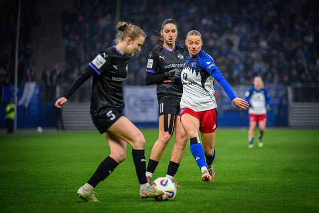 Soccer I Women I Season 2025 2026 I Bundesliga I 15 Matchday I Hamburger SV SGS Essen I 25 01 2026 Paula Flach 5, SGS Essen , Laureta Elmazi 11, SGS Essen , Sophie Hillebrand 22, Hamburger SV Hamburg Volksparkstadion Hamburg Germany Copyright: xLobecax xHenningxRohlfsx