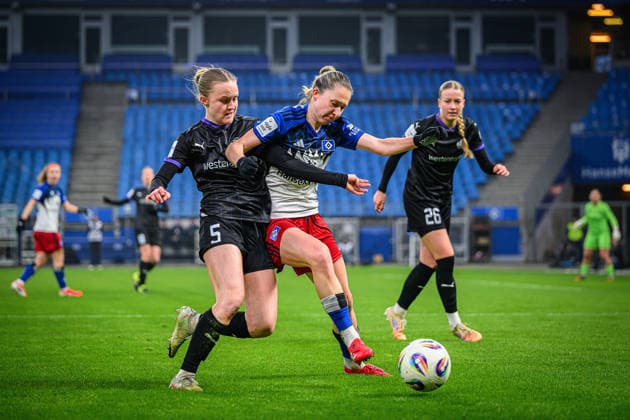 Soccer I Women I Season 2025 2026 I Bundesliga I 15 Matchday I Hamburger SV SGS Essen I 25 01 2026 Paula Flach 5, SGS Essen , Maria Mikolajova 27, Hamburger SV Hamburg Volksparkstadion Hamburg Germany Copyright: xLobecax xHenningxRohlfsx