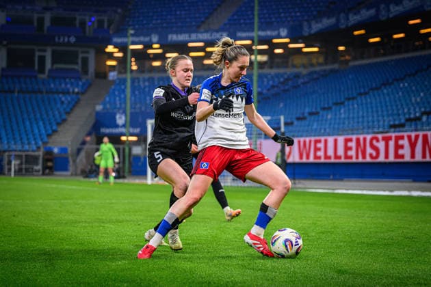 Soccer I Women I Season 2025 2026 I Bundesliga I 15 Matchday I Hamburger SV SGS Essen I 25 01 2026 Paula Flach 5, SGS Essen , Maria Mikolajova 27, Hamburger SV Hamburg Volksparkstadion Hamburg Germany Copyright: xLobecax xHenningxRohlfsx