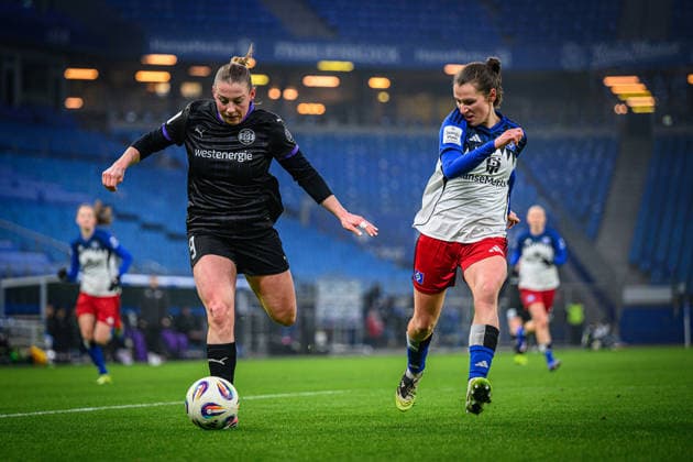 Soccer I Women I Season 2025 2026 I Bundesliga I 15 Matchday I Hamburger SV SGS Essen I 25 01 2026 Ramona Maier 9, SGS Essen , Pauline Annette Machtens 28, Hamburger SV Hamburg Volksparkstadion Hamburg Germany Copyright: xLobecax xHenningxRohlfsx