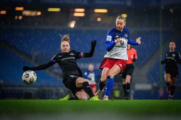 Soccer I Women I Season 2025 2026 I Bundesliga I 15 Matchday I Hamburger SV SGS Essen I 25 01 2026 Jacqueline Meißner 16, SGS Essen , Sophie Hillebrand 22, Hamburger SV Hamburg Volksparkstadion Hamburg Germany Copyright: xLobecax xHenningxRohlfsx