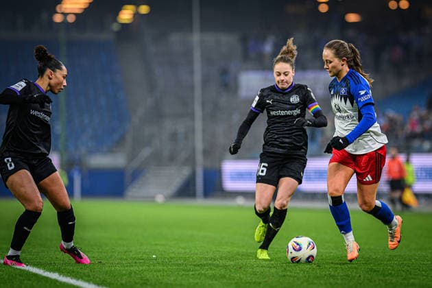 Soccer I Women I Season 2025 2026 I Bundesliga I 15 Matchday I Hamburger SV SGS Essen I 25 01 2026 Vanessa Fürst 8, SGS Essen , Jacqueline Meißner 16, SGS Essen , Camilla Linberg 47, Hamburger SV Hamburg Volksparkstadion Hamburg Germany Copyright: xLobecax xHenningxRohlfsx