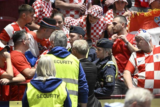 MALMÖ, SWEDEN 20260125 Police and security with the Croatian fans during the 2026 EHF European Men s Handball Championship the EHF Euro 2026 intermediate round match between Switzerland and Croatia at the Malmö Arena, in Malmö, Sweden, on January 25, 2026 MALMÖ SWEDEN x50090x  Copyright: xJohanxNilsson TTx EHF EURO 2026 SWITZERLAND-CROATIA