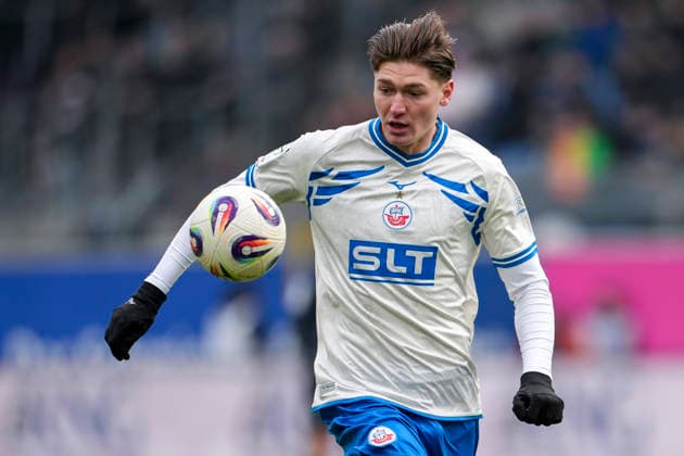 Ryan Naderi Rostock, 20 , on the ball, single image, single photo, action, action, 25 01 2026, Mannheim Germany , Soccer, 3 Liga, SV Waldhof Mannheim F C Hansa Rostock, DFB DFL REGULATIONS PROHIBIT ANY USE OF PHOTOGRAPHS AS IMAGE SEQUENCES AND OR QUASI VIDEO xozx