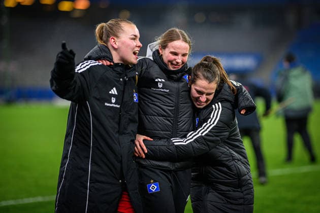 Soccer I Women I Season 2025 2026 I Bundesliga I 15 Matchday I Hamburger SV SGS Essen I 25 01 2026 Svea Stoldt 8, Hamburger SV , Jonna Wrede 26, Hamburger SV , Pauline Annette Machtens 28, Hamburger SV Hamburg Volksparkstadion Hamburg Germany Copyright: xLobecax xHenningxRohlfsx