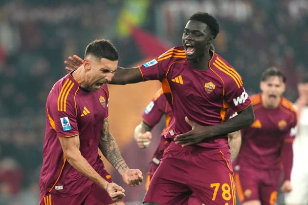 Lorenzo Pellegrini of AS Roma celebrates with Robinio Vaz of AS Roma after scoring on penalty the goal of 1-1 during the Serie A 2025 2026 football match between AS Roma and AC Milan at Stadio Olimpico in Rome (Italy), January 25, 2026. AntoniettaxBaldassarre