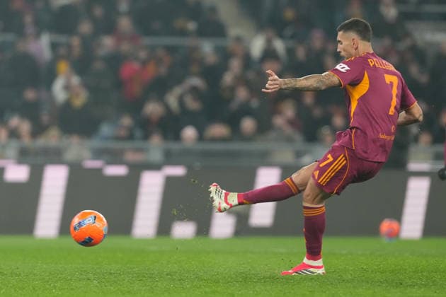 Lorenzo Pellegrini of AS Roma scores on penalty the goal of 1-1 during the Serie A 2025 2026 football match between AS Roma and AC Milan at Stadio Olimpico in Rome (Italy), January 25, 2026. AntoniettaxBaldassarre
