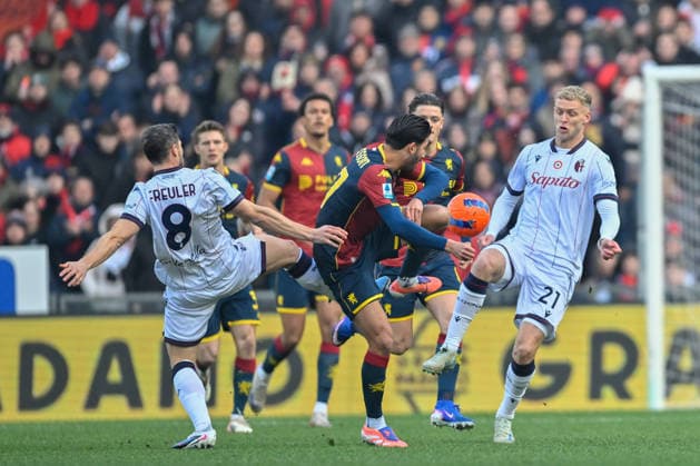 Remo Freuler (Bologna FC 1909) - Mikael Ellertsson (Genoa CFC) - Jens Odgaard (Bologna FC 1909) during Genoa CFC vs Bologna FC, Italian soccer Serie A match in Genoa, Italy, January 25 2026  Copyright: xDaniloxVigo IPAxSportx xipa-agency.netx xx IPA_70566173 IPA_Agency_IPA70566173