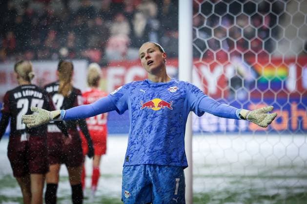 Elvira Herzog 1 RB Leipzig Women upset, gesticulated, FC Bayern Muenchen Women vs RB Leipzig Women, Football, Women, Google Pixel Bundesliga, Season 2025 2026, 15 Matchday, 25 01 2026 DFB regulations prohibit any use of photographs as image sequences and or quasi video Muenchen Bayern Germany Copyright: xkolbert-press MartinxAgüerax