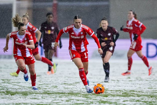 Georgia Stanway FC Bayern Muenchen Frauen, 31 and Klara Buehl FC Bayern Muenchen Frauen, 17 GER, FC Bayern Muenchen Frauen vs RB Leipzig, Soccer, Google Pixel Frauen Bundesliga, 15 Matchday, Season 2025 2026, 25 01 2026 DFL DFB REGULATIONS PROHIBIT ANY USE OF PHOTOGRAPHS as IMAGE SEQUENCES and or QUASI VIDEO GER, FC Bayern Muenchen Frauen vs RB Leipzig, Football, Google Pixel Frauen Bundesliga, 15 Spieltag, Saison 2025 2026, 25 01 2026 Muenchen Copyright: xEibner-Pressefoto HeikexFeinerx EP_HFR