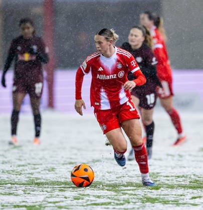 Klara Buehl FC Bayern Muenchen Frauen, 17 GER, FC Bayern Muenchen Frauen vs RB Leipzig, Football, Google Pixel Frauen Bundesliga, 15 Spieltag, Saison 2025 2026, 25 01 2026 DFL DFB REGULATIONS PROHIBIT ANY USE OF PHOTOGRAPHS as IMAGE SEQUENCES and or QUASI VIDEO GER, FC Bayern Muenchen Frauen vs RB Leipzig, Football, Google Pixel Frauen Bundesliga, 15 Spieltag, Saison 2025 2026, 25 01 2026 Muenchen Copyright: xEibner-Pressefoto HeikexFeinerx EP_HFR