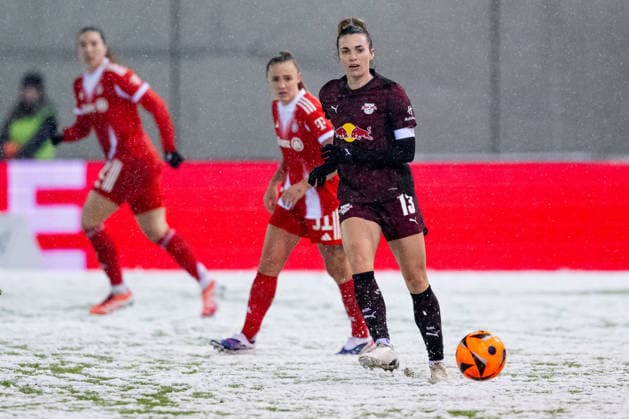 Sandra Starke RB Leipzig, 13 GER, FC Bayern Muenchen Frauen vs RB Leipzig, Football, Google Pixel Frauen Bundesliga, 15 Spieltag, Saison 2025 2026, 25 01 2026 DFL DFB REGULATIONS PROHIBIT ANY USE OF PHOTOGRAPHS as IMAGE SEQUENCES and or QUASI VIDEO GER, FC Bayern Muenchen Frauen vs RB Leipzig, Football, Google Pixel Frauen Bundesliga, 15 Spieltag, Saison 2025 2026, 25 01 2026 Muenchen Copyright: xEibner-Pressefoto HeikexFeinerx EP_HFR
