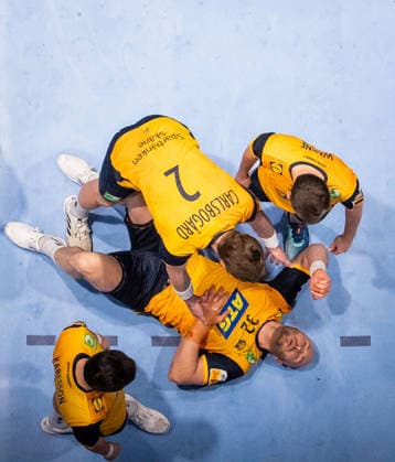260125 Oscar Bergendahl of Sweden during the EHF European Handball Championship main round match between Iceland and Sweden on January 25, 2026 in Malmö Photo Petter Arvidson BILDBYRAN kod PA PA1138 handball handball handballs em 2026 island iceland sverige sweden ehf european handball championship bbeng depp injury  Copyright: PETTERxARVIDSON BB260125PA282