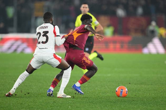 25th January 2026, Stadio Olimpico, Rome, Italy; Serie A Football; Roma versus AC Milan; Robinio Vaz of AS Roma under pressure from Fikayo Tomori of AC Milan  AllShotLive