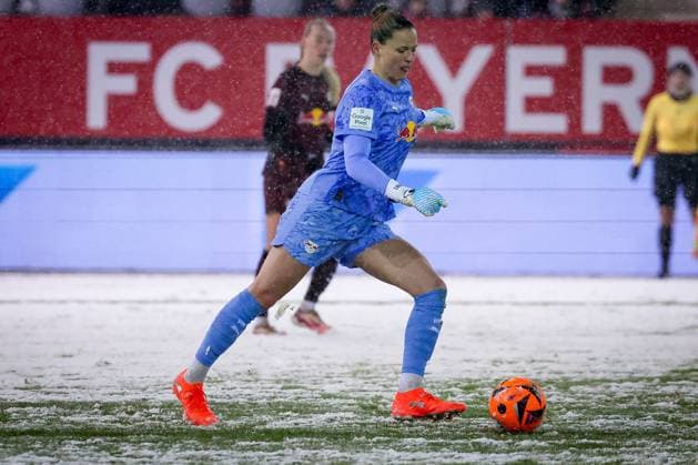 Elvira Herzog 1 RB Leipzig Women in action, FC Bayern Muenchen Women vs RB Leipzig Women, Football, Women, Google Pixel Bundesliga, Season 2025 2026, 15 Matchday, 25 01 2026 DFB regulations prohibit any use of photographs as image sequences and or quasi video Muenchen Bayern Germany Copyright: xkolbert-press MartinxAgüerax