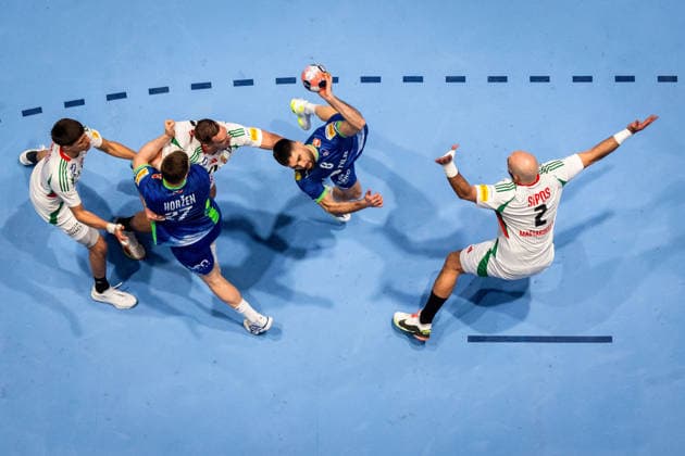 260125 Blaz Janc of Slovenia and Adrian Sipos of Hungary during the EHF European Handball Championship main round match between Slovenia and Hungary on January 25, 2026 in Malmö Photo Petter Arvidson BILDBYRAN kod PA PA1137 handball handball handball handballs em 2026 slovenien slovenia hungary ungern ehf european handball championship bbeng  Copyright: PETTERxARVIDSON BB260125PA284