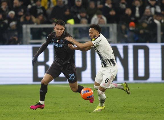 CALCIO - Serie A - Juventus FC vs SSC Napoli Giovane of SSC Napoli and Lloyd Kelly of Juventus FC during the Italian Serie A, 2025 2026 season football match between Juventus FC and SSC Napoli on 25 January 2026 at Allianz Stadium,Turin, Italy. Photo Nderim KACELI Turin Italy  Copyright: xIPAxSport ABACAx