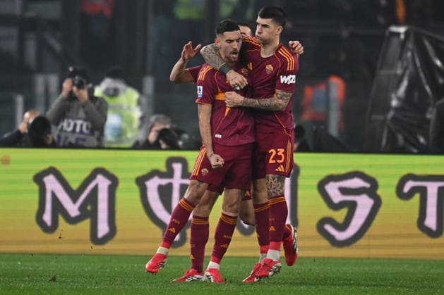 Lorenzo Pellegrini of A.S. Roma celebrates after scoring the goal of 1-1 during the 22th day of the Serie A Championship between A.S. Roma and A.C. Milan at the Olympic Stadium on January 25, 2026 in Rome, Italy.  Copyright: xDomenicoxCippitelli IPAxSportx xipa-agency.netx xx IPA_70567237 IPA_Agency_IPA70567237