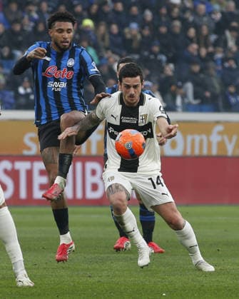 Emanuele Valeri of Parma AC competes for the ball with Ederson Jose Dos Santos Lourenco da Silva Ederson of Atalanta BC during Atalanta BC vs Parma Calcio, 22Â° Serie A Enilive 2025-26 game at New Balance arena in Bergamo (BG), Italy, on January 25, 2026.  Copyright: xDavidexCasentini IPAxSportx xipa-agency.netx xx IPA_70567438 IPA_Agency_IPA70567438