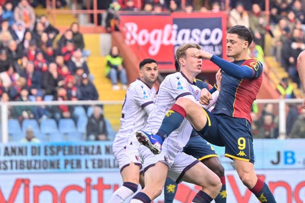 Torbjorn Heggem (Bologna FC 1909) - Vitor Machado Ferreira-Vitinha (Genoa CFC) during Genoa CFC vs Bologna FC, Italian soccer Serie A match in Genoa, Italy, January 25 2026  Copyright: xDaniloxVigo IPAxSportx xipa-agency.netx xx IPA_70567050 IPA_Agency_IPA70567050
