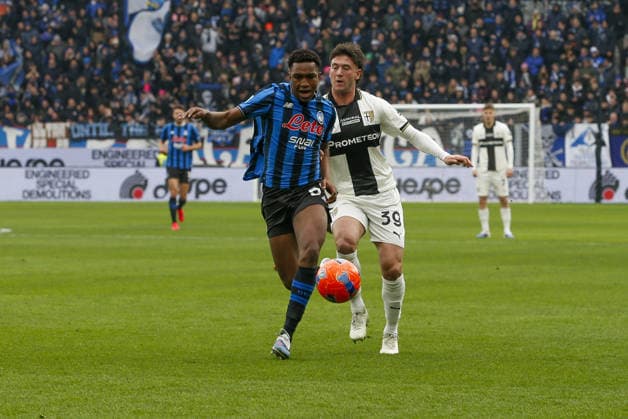 Honest Ahanor of Atalanta BC competes for the ball with Alessandro Circati of Parma AC during Atalanta BC vs Parma Calcio, 22Â° Serie A Enilive 2025-26 game at New Balance arena in Bergamo (BG), Italy, on January 25, 2026.  Copyright: xDavidexCasentini IPAxSportx xipa-agency.netx xx IPA_70567768 IPA_Agency_IPA70567768
