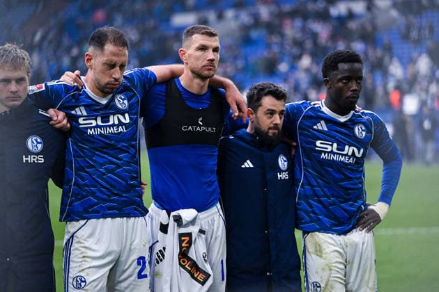 25 01 2026, Football, 2 Bundesliga, Season 2025 2026, Matchday 19, FC Schalke 04 1 FC Kaiserslautern, Nikola Katic FC Schalke 04 , Edin Džeko Dzeko FC Schalke 04 , Amin Younes FC Schalke 04 , Christian Gomis FC Schalke 04 xRHR PHOTO YYx Copyright: KROEGER RHR-FOTOx RHR-FOTO YY