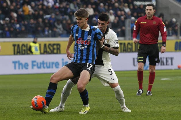 Charles De Ketelaere of Atalanta BC. battle for the ball with Lautaro Valenti of Parma AC during Atalanta BC vs Parma Calcio, 22Â° Serie A Enilive 2025-26 game at New Balance arena in Bergamo (BG), Italy, on January 25, 2026.  Copyright: xDavidexCasentini IPAxSportx xipa-agency.netx xx IPA_70567439 IPA_Agency_IPA70567439