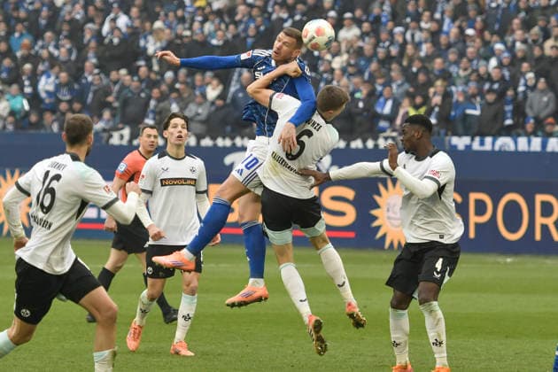 Header Header duel Edin Dzeko Schalke 10 Fabian Kunze Kaiserslautern 6 25 01 2026 Football FC Schalke 04 vs 1 FC Kaiserslautern, Veltins Arena, Gelsenkirchen, DFB DFL REGULATIONS PROHIBIT ANY USE OF PHOTOGRAPHS AS IMAGE SEQUENCES AND OR QUASI VIDEO Copyright: xpepphotox xSaschaxWeizx pep00321, pep_20260125_hm_262124