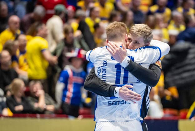 MALMÖ, SWEDEN 20260125 Icelands Ãmir Örn Gislason and goalkeeper Viktor Gisli Hallgrimsson after the intermediate round match of the European Handball Championship between Iceland and Sweden at Malmö Arena, Malmö, Sweden, January 25, 2026 MALMÖHANDBOLLS EM 2026 ISLAND SVERIGE SWEDEN x50090x  Copyright: xJohanxNilssonx xTTx EUROPEAN HANDBALL CHAMPIONSHIP 2026 ICELAND-SWEDEN