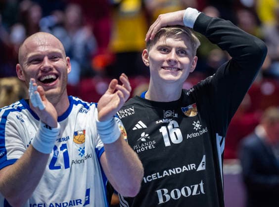 MALMÖ, SWEDEN 20260125 Icelands Arnar Arnarsson and goalkeeper Viktor Gisli Hallgrimsson after the match in the intermediate round of the European Handball Championship between Iceland and Sweden at Malmö Arena, Malmö, Sweden, January 25, 2026 MALMÖHANDBOLLS EM 2026 ISLAND SVERIGE SWEDEN x50090x  Copyright: xJohanxNilssonx xTTx EUROPEAN HANDBALL CHAMPIONSHIP 2026 ICELAND-SWEDEN