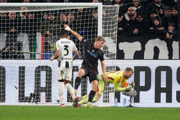 Turin, Italy, 25th January 2026. Michele Di Gregorio of Juventus snatches the ball as Rasmus Hojlund of SSC Napoli closes in on goal during the Juventus vs Napoli Serie A match at Allianz Stadium, Turin. Picture credit should read: Jonathan Moscrop Sportimage EDITORIAL USE ONLY. No use with unauthorised audio, video, data, fixture lists, club league logos or live services. Online in-match use limited to 120 images, no video emulation. No use in betting, games or single club league player publications. SPI_161_JM_JUVE_NAPOLI_ SPI-4417-0161