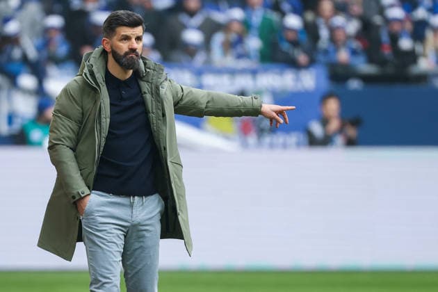 2 Bundesliga FC Schalke 04 1 FC Kaiserslautern on 25 01 2026 in the Veltins Arena at Schalke Coach Miron Muslic Schalke gives loud instructions MH