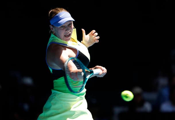 TENNIS AUSTRALIAN OPEN, Amanda Anisimova of USA in action during the Women™s 4th round match against Xinyu Wang of China on day 9 of the 2026 Australian Open tennis tournament at Melbourne Park in Melbourne, Monday, January 26, 2026. ( NO ARCHIVING MELBOURNE VICTORIA AUSTRALIA  Copyright: xROBxPREZIOSOx 20260126199099638976