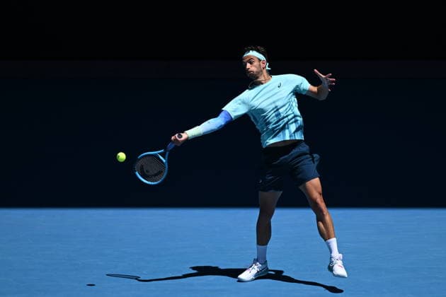 TENNIS AUSTRALIAN OPEN, Lorenzo Musetti of Italy in action during the Men™s 4th round match againstTaylor Fritz of USA on day 9 of the 2026 Australian Open tennis tournament at Melbourne Park in Melbourne, Monday, January 26, 2026. ( NO ARCHIVING MELBOURNE VICTORIA AUSTRALIA  Copyright: xJAMESxROSSx 20260126158915244395