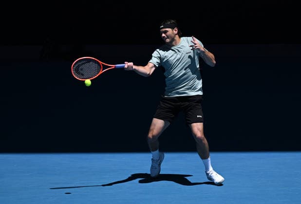 TENNIS AUSTRALIAN OPEN, Taylor Fritz of USA in action during the Men™s 4th round match against Lorenzo Musetti of Italy on day 9 of the 2026 Australian Open tennis tournament at Melbourne Park in Melbourne, Monday, January 26, 2026. ( NO ARCHIVING MELBOURNE VICTORIA AUSTRALIA  Copyright: xJAMESxROSSx 20260126181734753922