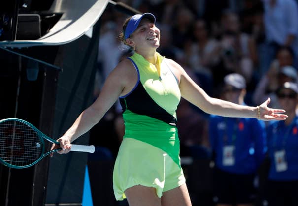 TENNIS AUSTRALIAN OPEN, Amanda Anisimova of USA celebrates after winning the Women™s 4th round match against Xinyu Wang of China on day 9 of the 2026 Australian Open tennis tournament at Melbourne Park in Melbourne, Monday, January 26, 2026. ( NO ARCHIVING MELBOURNE VICTORIA AUSTRALIA  Copyright: xROBxPREZIOSOx 20260126138512538655