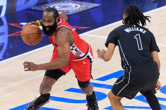January 25, 2026, Inglewood, California, USA: James Harden 1 of the Los Angeles Clippers drives past Ziaire Williams 1 of the Brooklyn Nets during their regular season NBA, Basketball Herren, USA game on Sunday January 25, 2026 at Intuit Dome in Inglewood, California. Clippers defeat Nets, 126-89. ARIANA RUIZ PI Inglewood USA - ZUMAp124 20260125_zaa_p124_028 Copyright: xArianaxRuizx