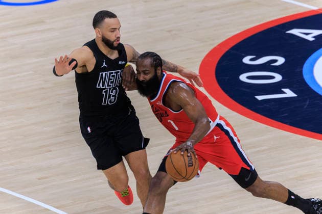 January 25, 2026, Inglewood, California, USA: James Harden 1 of the Los Angeles Clippers pushes against Tyrese Martin 13 of the Brooklyn Nets during their regular season NBA, Basketball Herren, USA game on Sunday January 25, 2026 at Intuit Dome in Inglewood, California. Clippers defeat Nets, 126-89. ARIANA RUIZ PI Inglewood USA - ZUMAp124 20260125_zaa_p124_032 Copyright: xArianaxRuizx