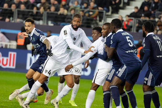 French League One - PFC vs Angers Defense melee during the 2025-26 French soccer League One game, PFC vs Angers in Jean Bouin Stadium, Paris, France on January 25th, 2026. Photo by Henri Szwarc ABACAPRESS.COM Paris France  Copyright: xSzwarcxHenri ABACAx